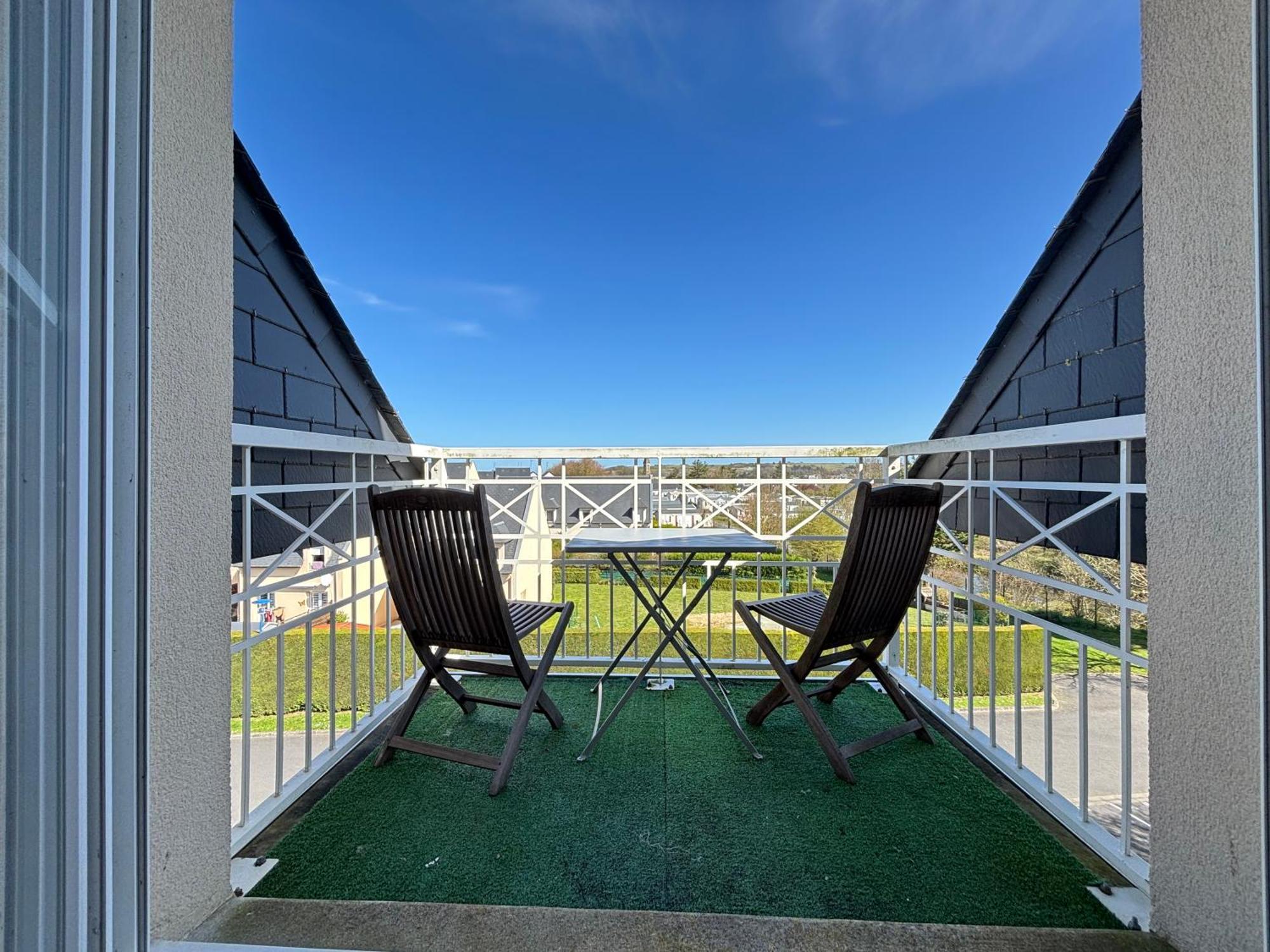 L'Air Marin Apt Avec Belle Terrasse Vue Degagee Sejour Lumineux 10 Mn A Pied Mer Et Centre Port En Bessin, Tous Commerces Et Restaurants, Proche Bayeux Et Omaha Beach